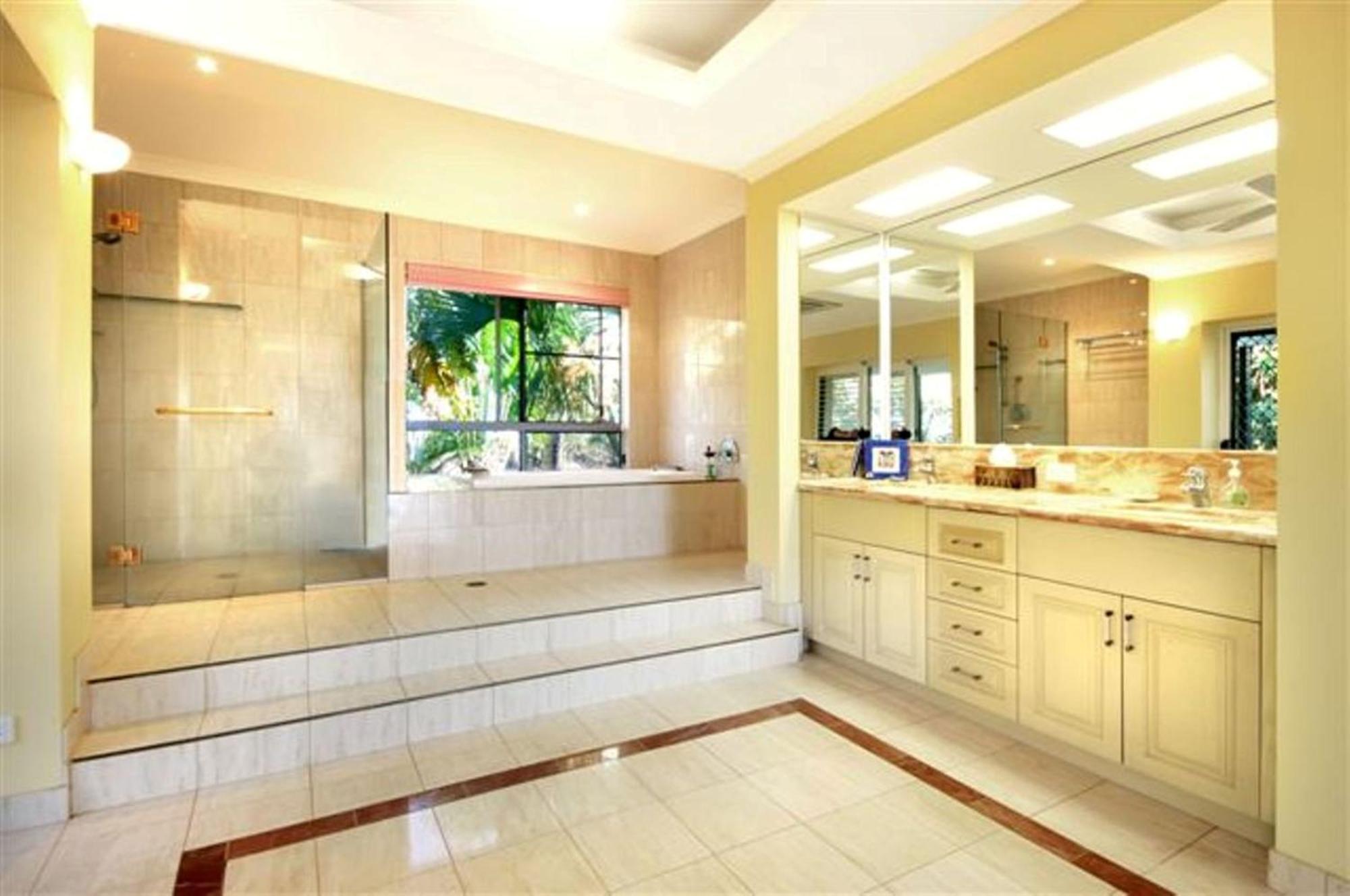 Yachtsmans Paradise, Whitsundays Hotel Airlie Beach Room photo